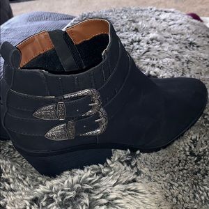 NEVER WORN super cute black boots